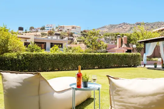 Επαγγελματικός εξοπλισμός φωτογράφησης αρχιτεκτονικής πάνω σε σετ