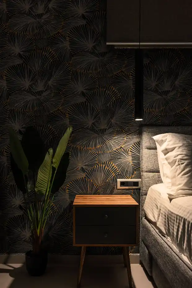 Πισίνα ξενοδοχειακού συγκροτήματος με καθρέφτισμα νερού σε ημέρα